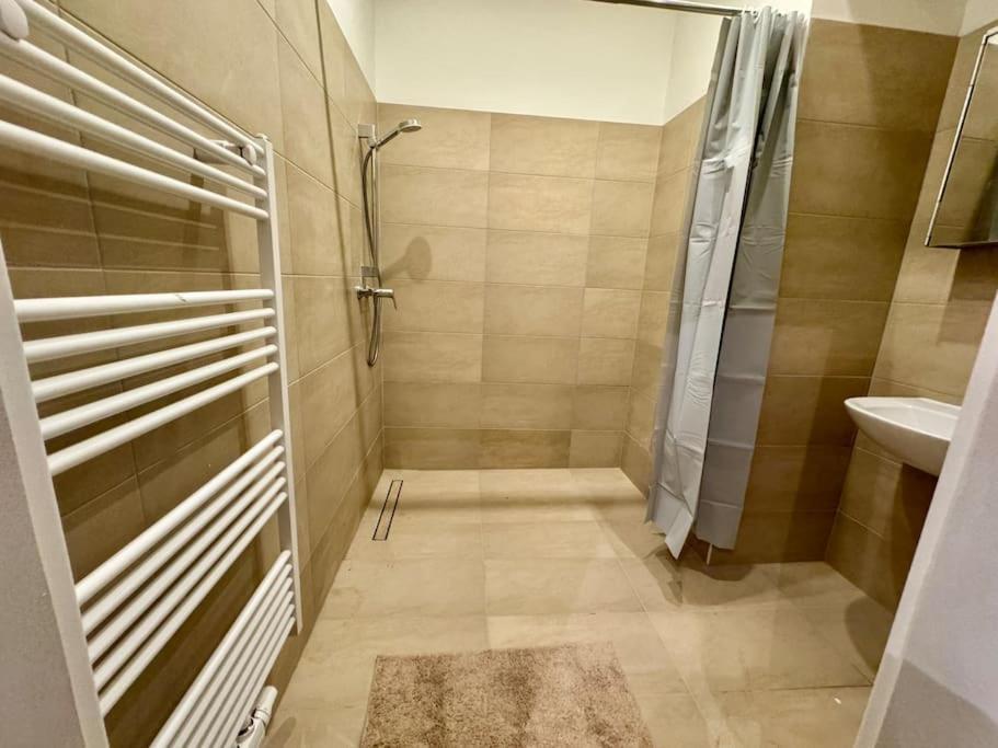 Appartamento 70 M2 Quiet & Calm With Free Parking *